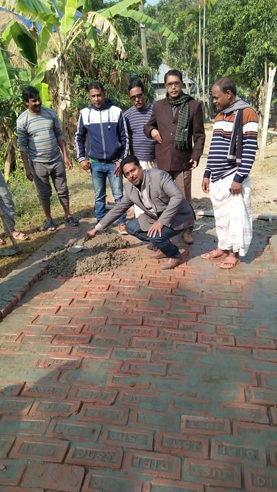জয়ন্তীহাজরা আবুল সরদারের বাড়ী নিকট হইতে সড়ক অভিমূখে রাস্তা সিসি ঢালাই করন । ব্যয়. ২০০০০০/= টাকা