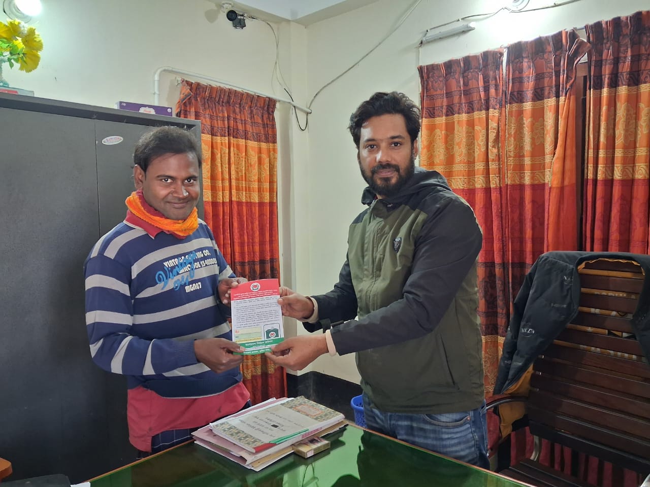 লিফলেট বিতরণ