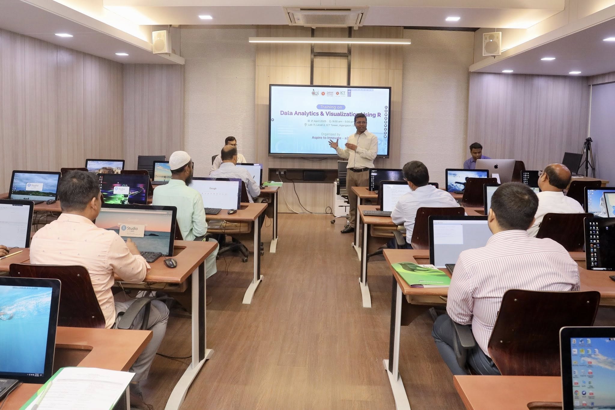 a2i Conducts Hands-On Training on Data Analytics with R