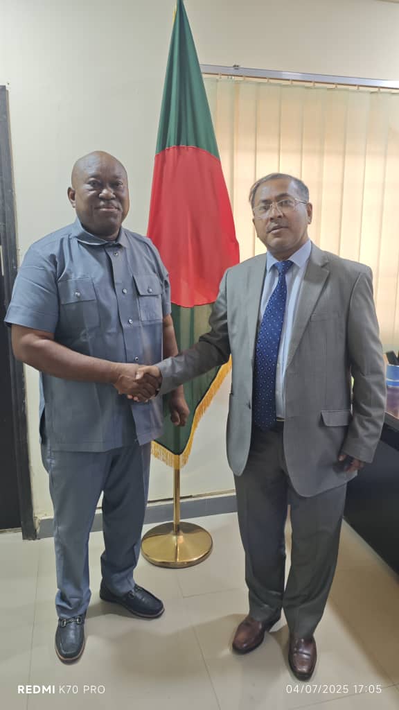 Mr. Arch. Bob Achanya, President of Nigeria-Bangladesh Business and Technology Forum paid a farewell courtesy call on H.E Mr. Masudur Rahman, Bangladesh High Commissioner to Nigeria at the Mission today.