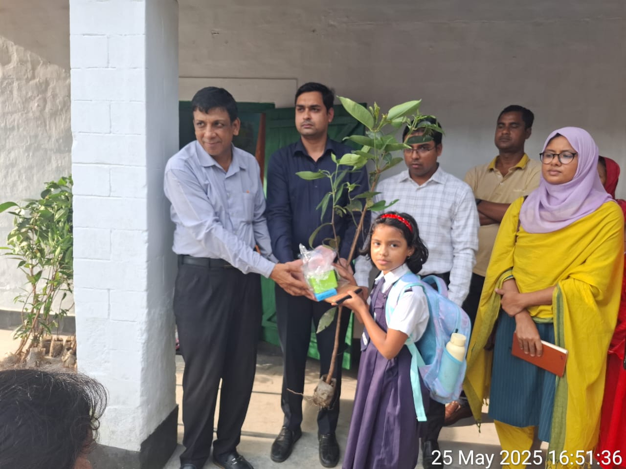 দুদক ঠাকুরগাঁও এর উদ্যোগে বৃক্ষরোপন কর্মসূচি অনুষ্ঠিত