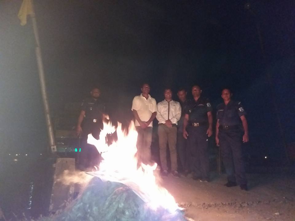 কারেন্ট জাল পুড়ানো হচ্ছে