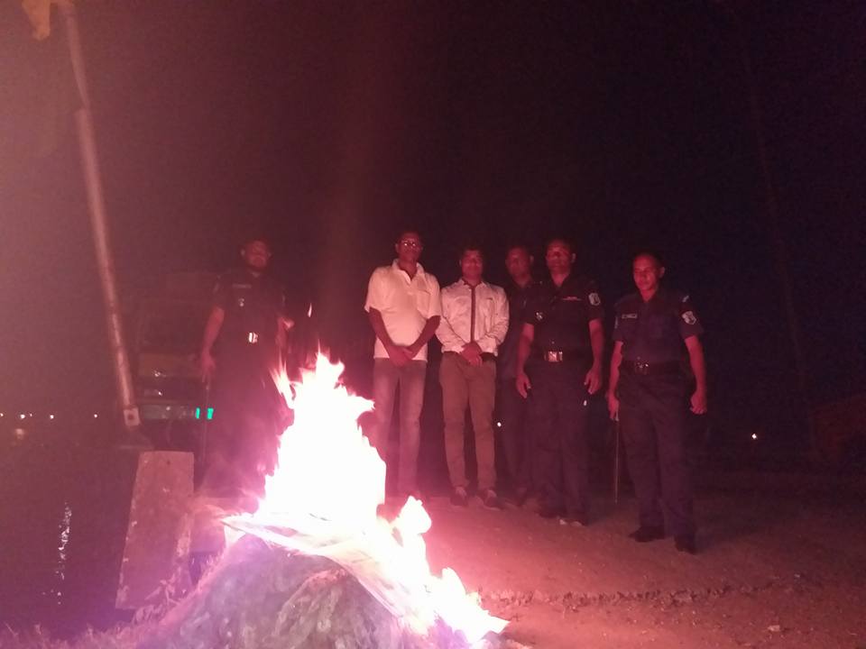 কারেন্ট জাল পুড়ানো হচ্ছে