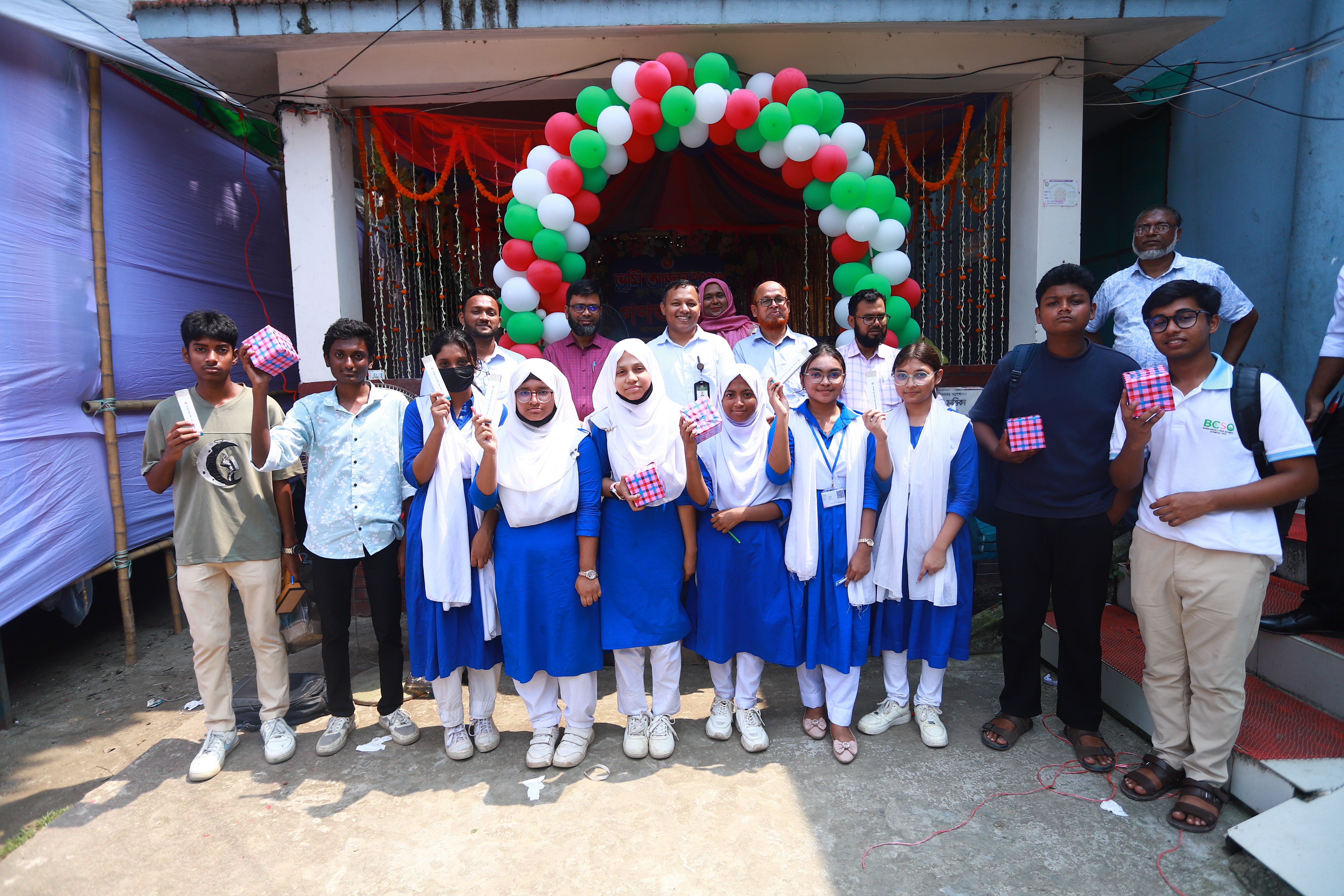 ছাত্র-ছাত্রীদের নিয়ে ব্যতিক্রমী আয়োজন ‘ভূমি আড্ডা’, যেখানে সহজ ভাষায় ভূমি শিক্ষা, বিশেষ নোট প্রদান, কুইজ প্রতিযোগিতা এবং বিজয়ীদের মাঝে আকর্ষণীয় পুরস্কার বিতরণ।