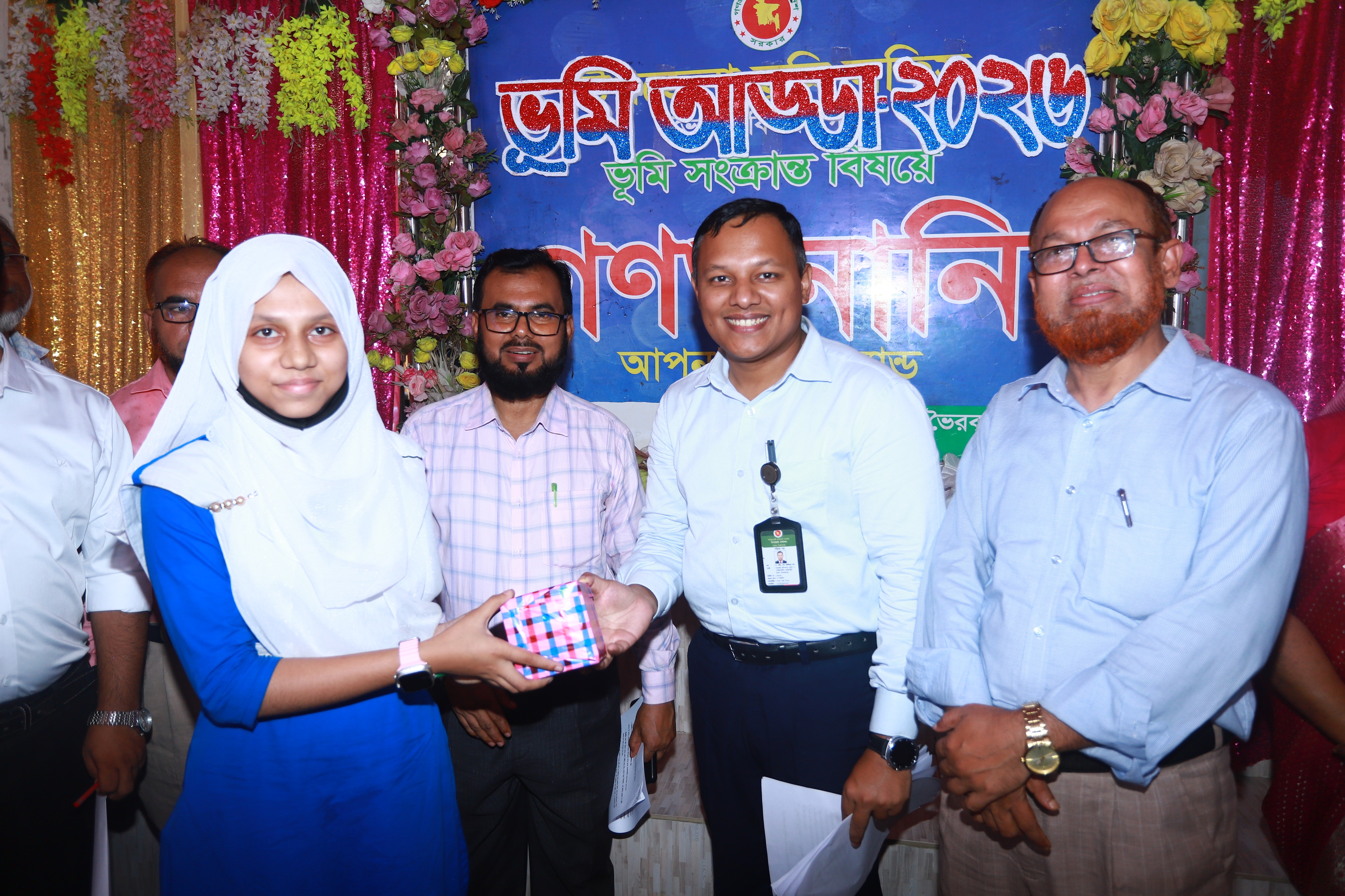 ছাত্র-ছাত্রীদের নিয়ে ব্যতিক্রমী আয়োজন ‘ভূমি আড্ডা’, যেখানে সহজ ভাষায় ভূমি শিক্ষা, বিশেষ নোট প্রদান, কুইজ প্রতিযোগিতা এবং বিজয়ীদের মাঝে আকর্ষণীয় পুরস্কার বিতরণ।