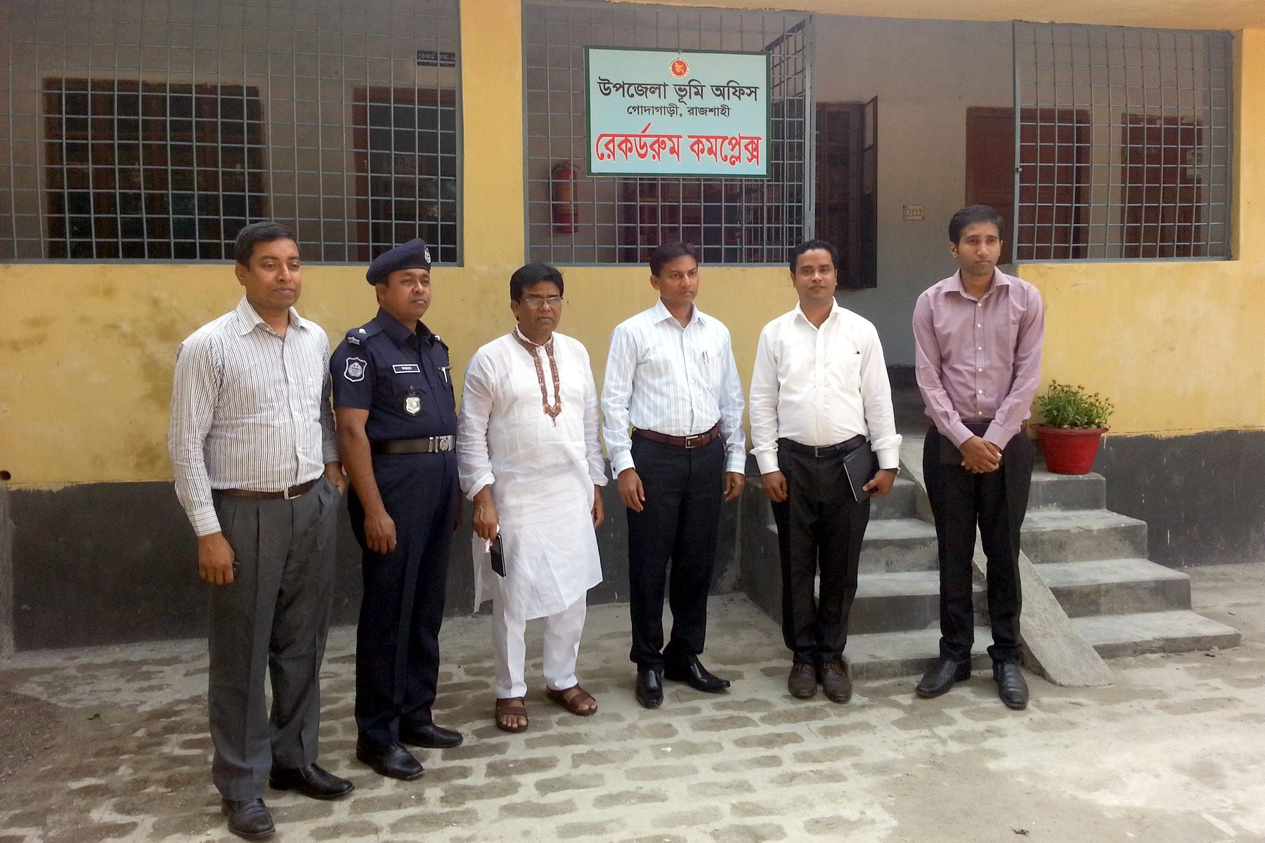 পরিদর্শন শেষে জেলা প্রশাসক মহোদয়ের সাথে গ্রুপ ছবি