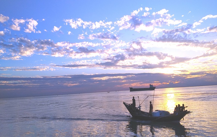 মেঘনায় পড়ন্ত বিকেল