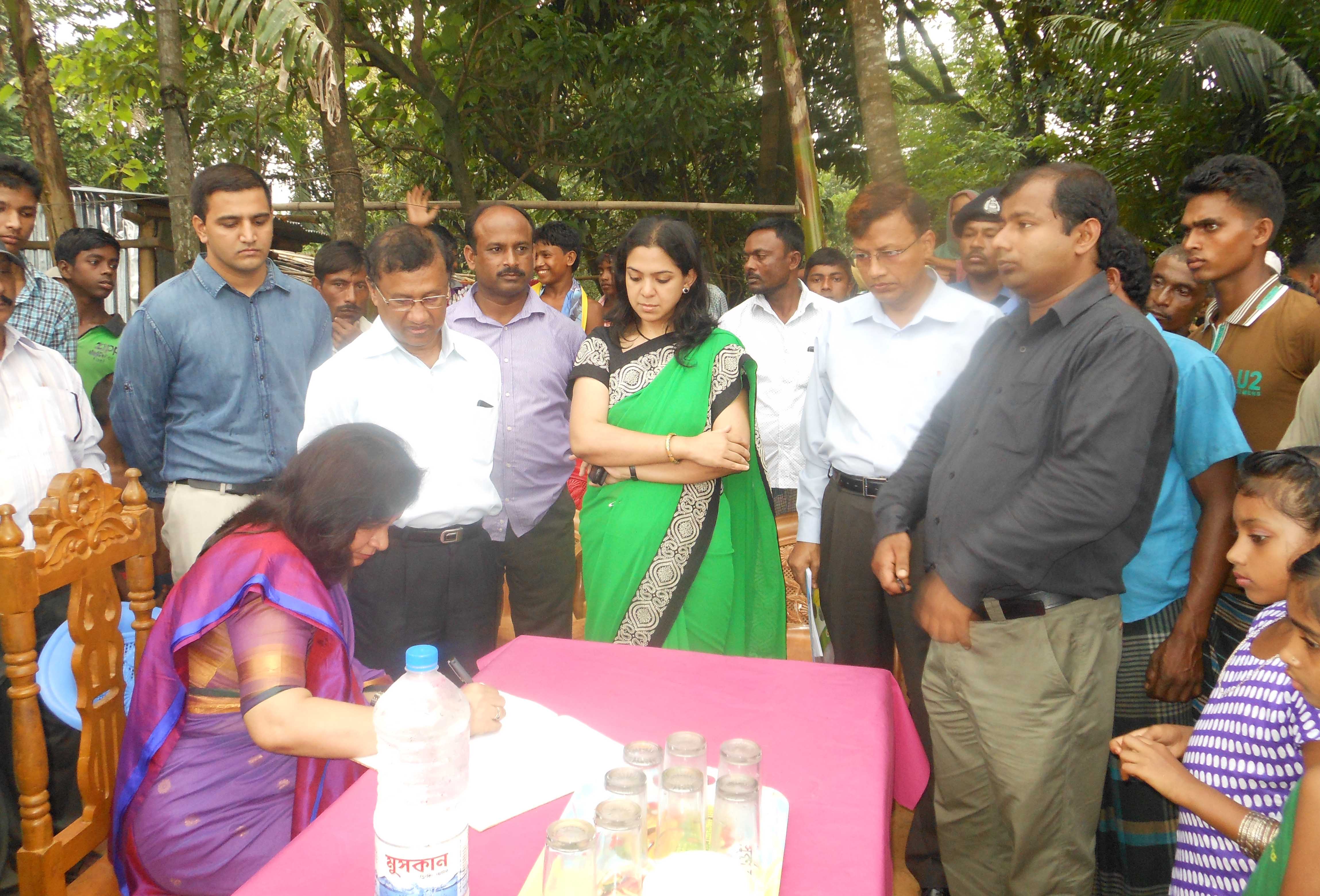 প্রধানমন্ত্রী কার্যালয়ের সচিবের আসামপাড়া আশ্রয়ন পরিদর্শণ