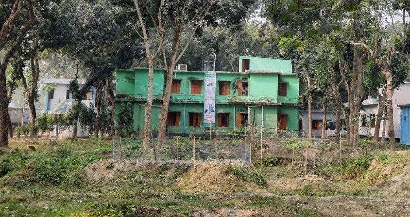 সংস্কারের পূর্বে উপজেলা ভূমি অফিস, কাজিপুর, সিরাজগঞ্জ।