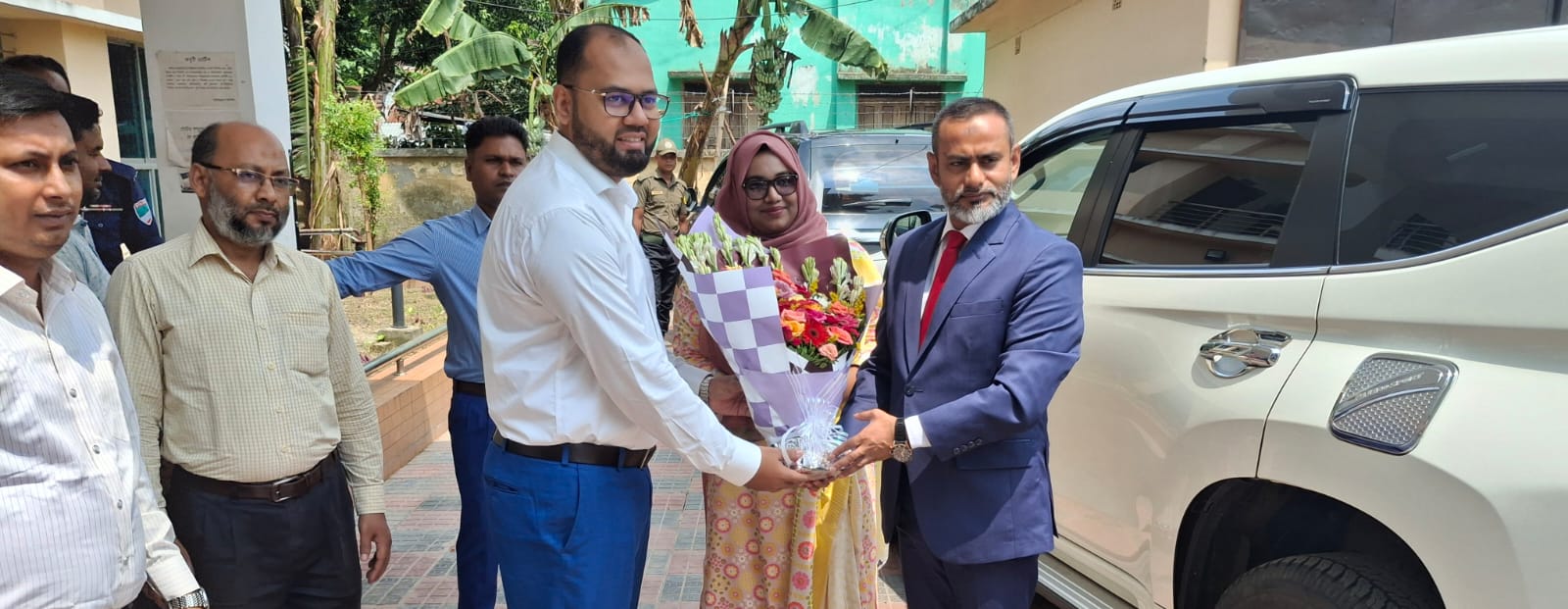 জেলা প্রশাসক মহোদয়ের উপজেলা ভূমি অফিস পরিদর্শন