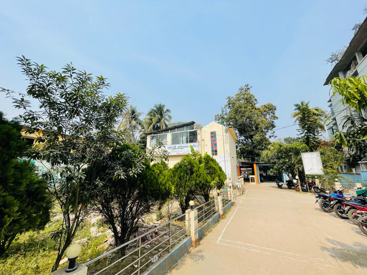 অফিসের আঙ্গিনা