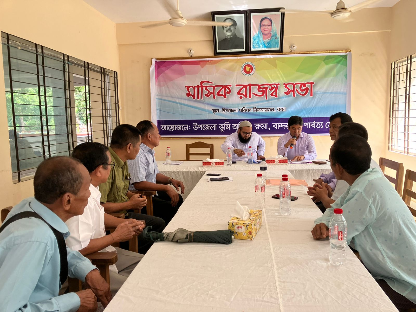 মৌজা হেডম্যানদের সাথে মাসিক রাজস্ব সভায় মতবিনিময়