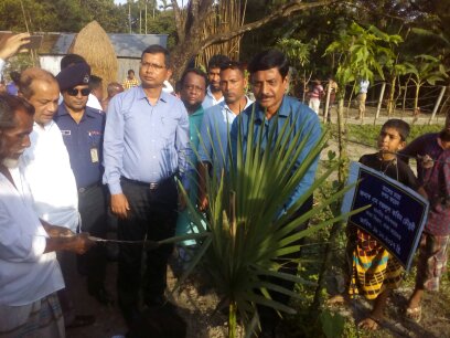 মাননীয় কমিশনার, ঢাকা বিভাগ, ঢাকা মহোদয়ের সাধারচর আশ্রয়ণ প্রকল্প পরিদর্শন