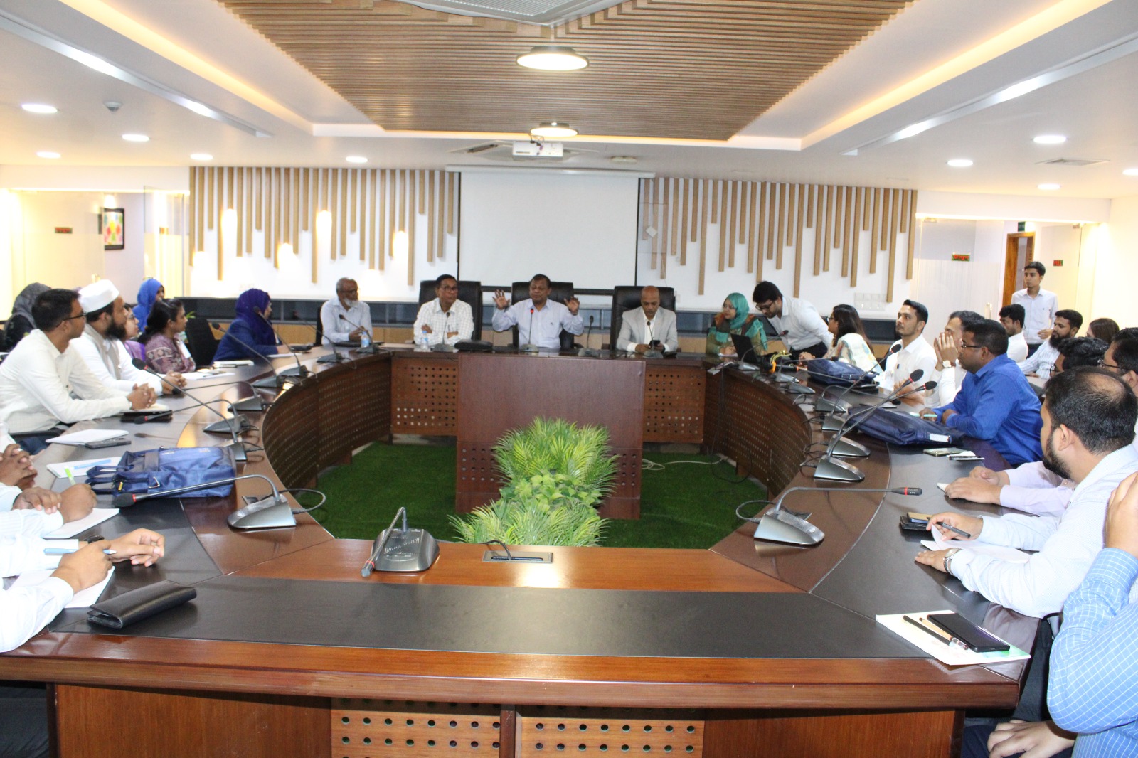 ৪২তম  বেসিক ভূমি ব্যবস্থাপনা কোর্স এ অংশগ্রহণকারীদের ০১ (এক) দিনের ভূমি ভবনে মাঠ সংযুক্তি প্রদান