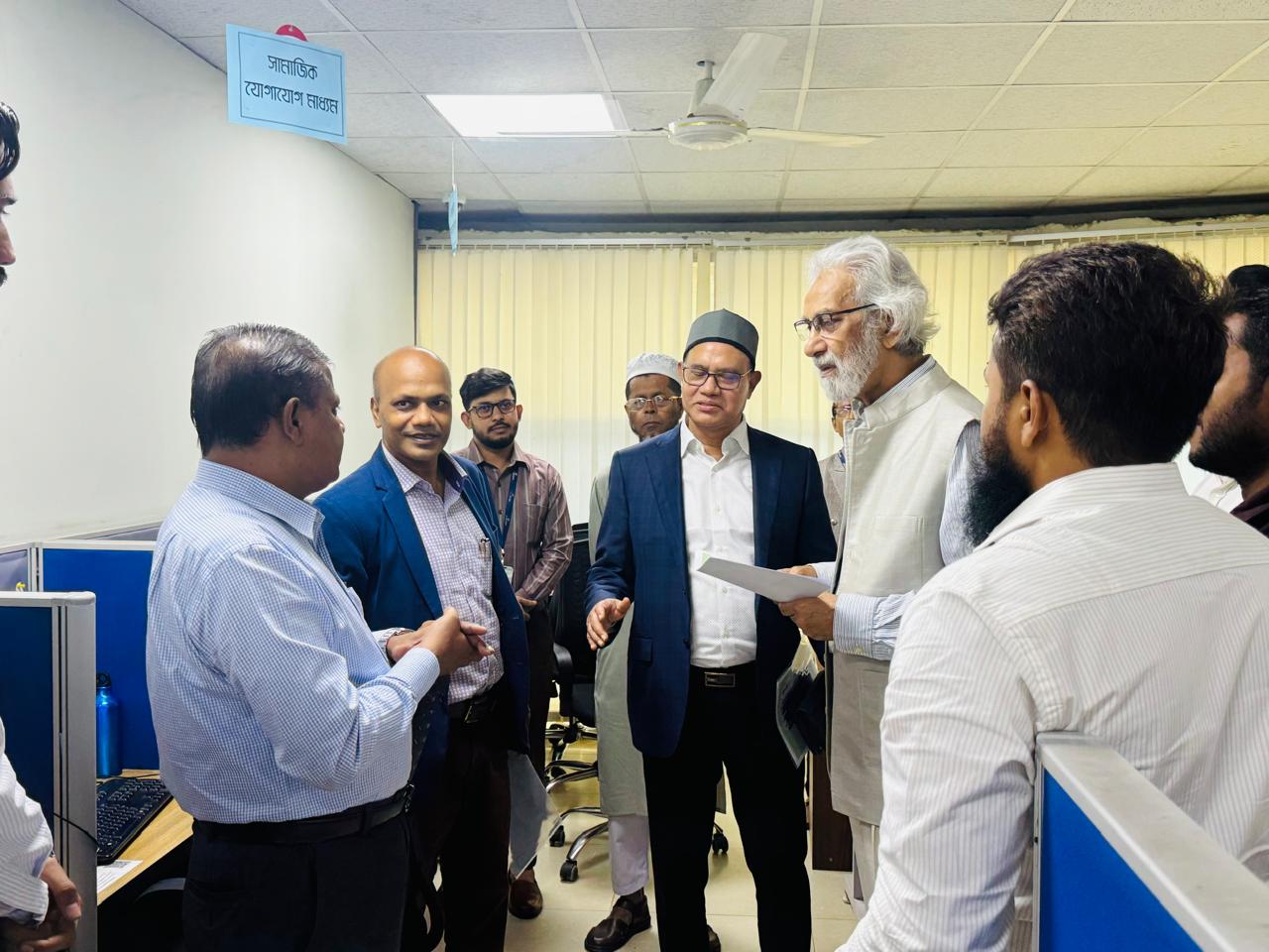 মাননীয় উপদেষ্টা ১০/০৯/২০২৪ তারিখে ভূমি সেবা কেন্দ্র এবং কল সেন্টার পরিদর্শন করেন