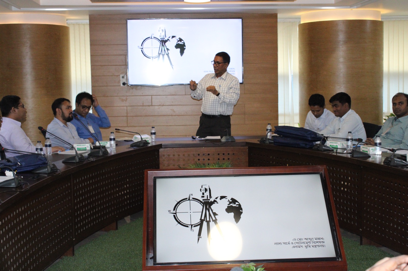 ৪২তম  বেসিক ভূমি ব্যবস্থাপনা কোর্স এ অংশগ্রহণকারীদের ০১ (এক) দিনের ভূমি ভবনে মাঠ সংযুক্তি প্রদান