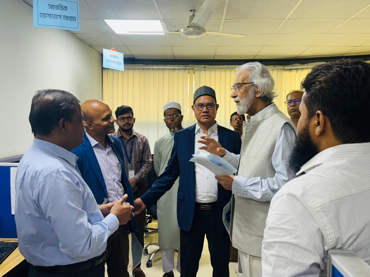 মাননীয় উপদেষ্টা ১০/০৯/২০২৪ তারিখে ভূমি সেবা কেন্দ্র এবং কল সেন্টার পরিদর্শন করেন