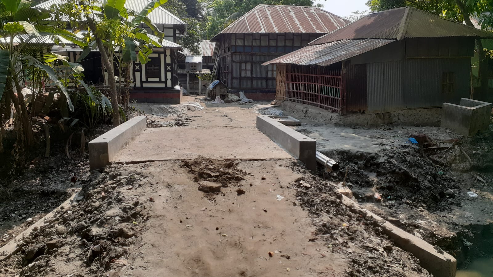 ০৪নং ওয়ার্ডের ওহাব ঢালীর কান্দির জহিরুল ঢালীর বাড়ির নিকট বক্স কালর্ভাট নির্মান। ২০২২-২০২৩