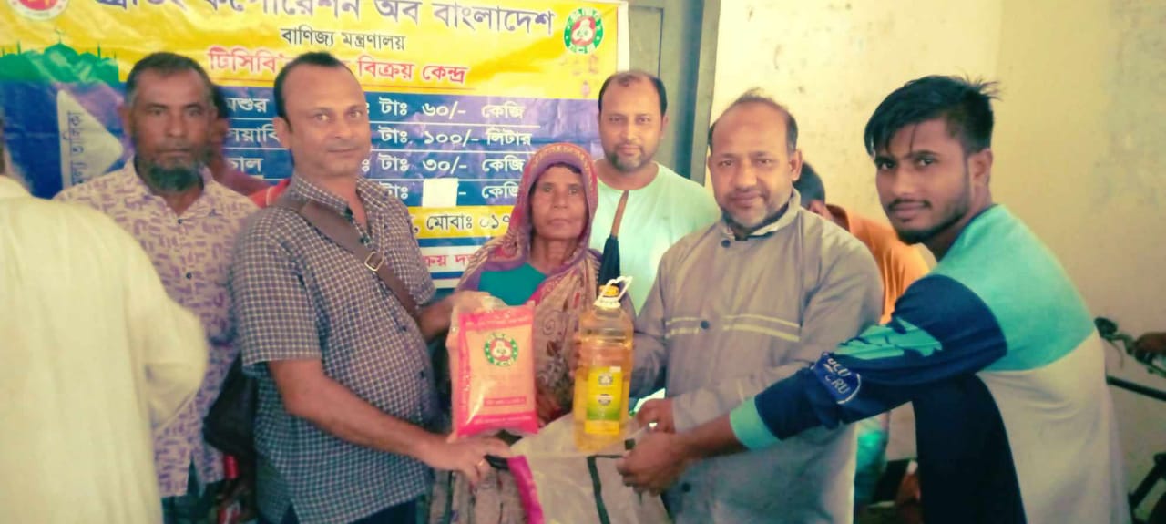 টিসিবি বিতরণের প্রতিচ্ছবি