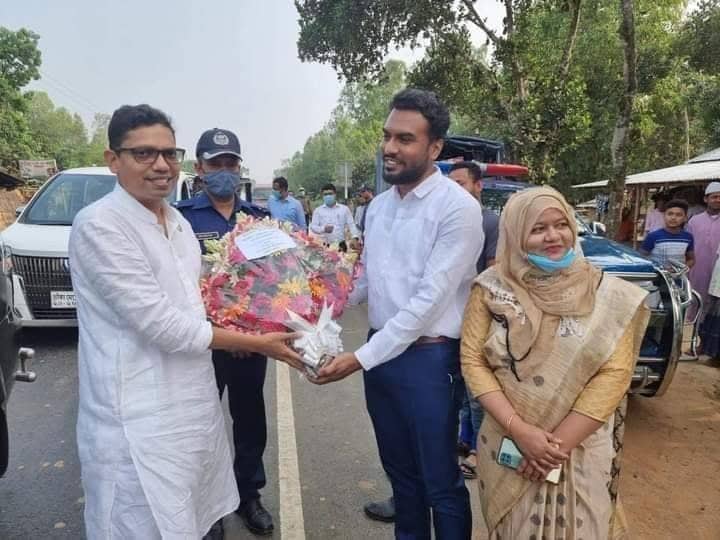 মাননীয় তথ্য মন্ত্রী রিয়াজ উদ্দীন উপজেলা নির্বাহী ও তার প্রিয় সহধর্মীনি