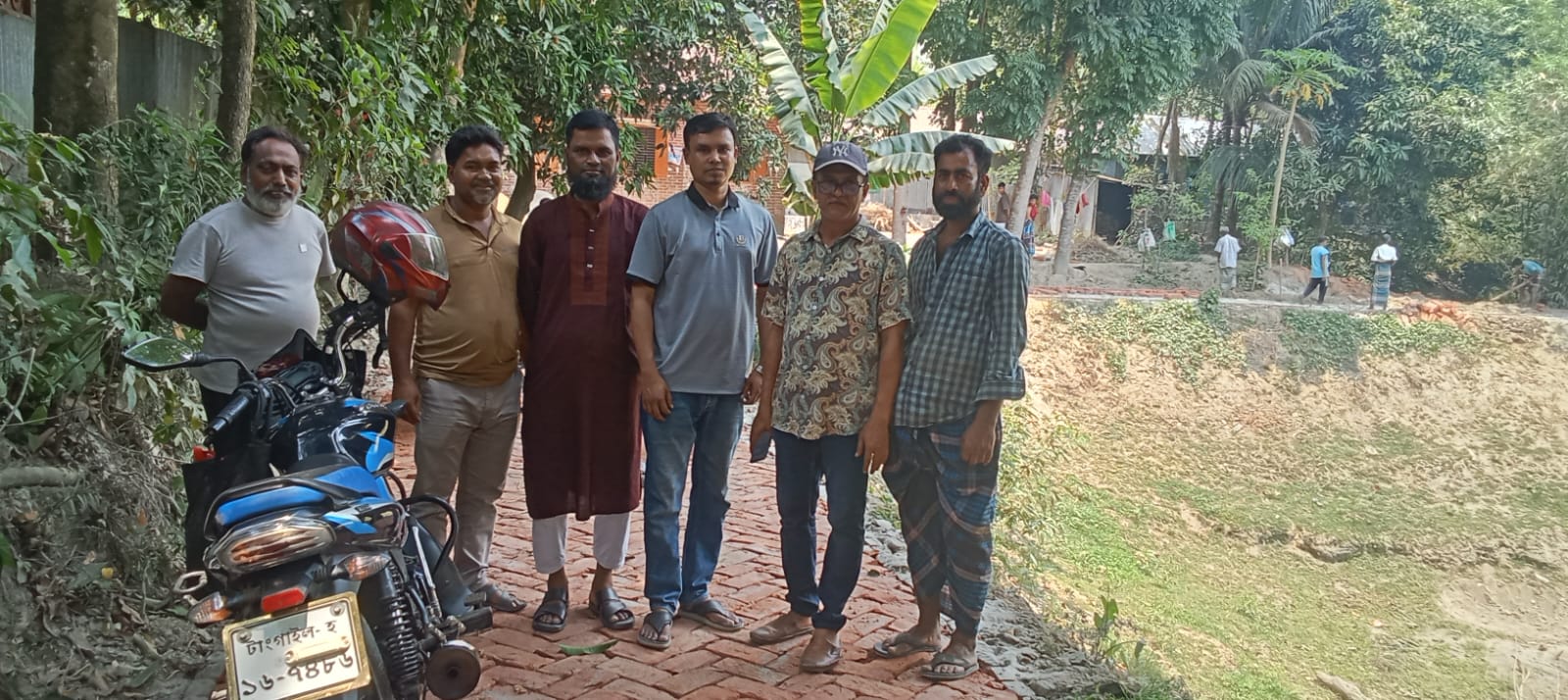 গৌরাঙ্গী রাস্তা মেরামত কাজ পরিদর্শন। এ সময় উপস্থিত ছিলেন আনেহলা ইউনিয়নের প্রশাসক জনাব মোঃ নাসিরুজ্জামান আরোও উপস্থিত ছিলেন ইউপি প্রশাসনিক জনাব মোঃ নুরুল হুদা খান ও ইউপি সদস্যগণ।