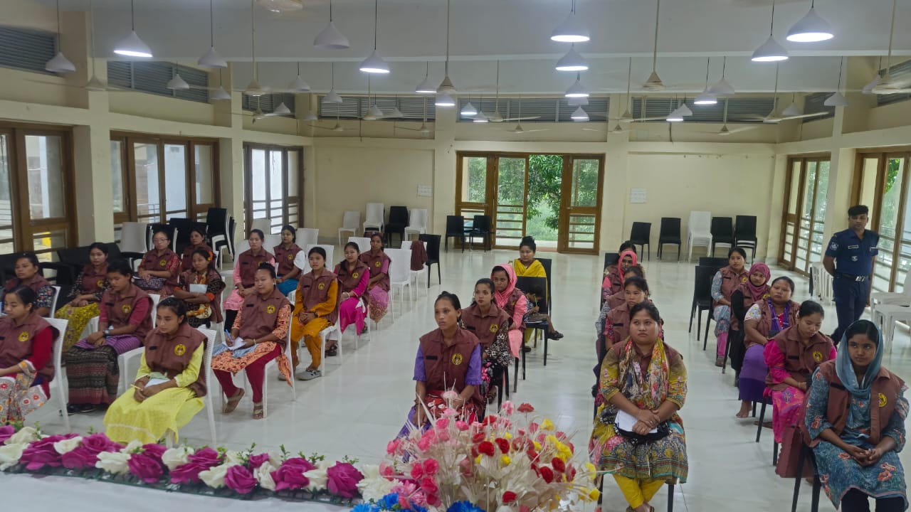 গত ১৮/০৯/২০২৫ খ্রিঃ তারিখে ভিডিপি মৌলিক প্রশিক্ষণ(মহিলা)-১ম ধাপ-২০২৫-২০২৬ অর্থ বছর এর সমাপনি অনুষ্ঠান অনুষ্ঠিত হয়েছে।