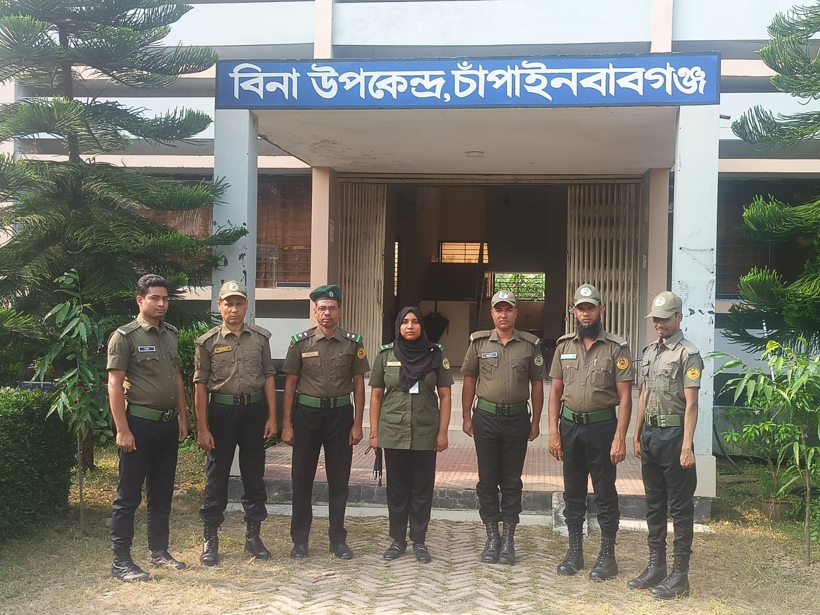 অঙ্গিভূত আনসার সদস্যদের ক্যাম্প পরির্দশনের স্থিরচিত্র