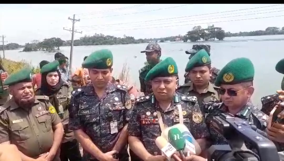 সাম্প্রতিক বন্যা-২০২৪ উপলক্ষে আনসার ও ভিডিপির পক্ষ থেকে ত্রান বিতরন।