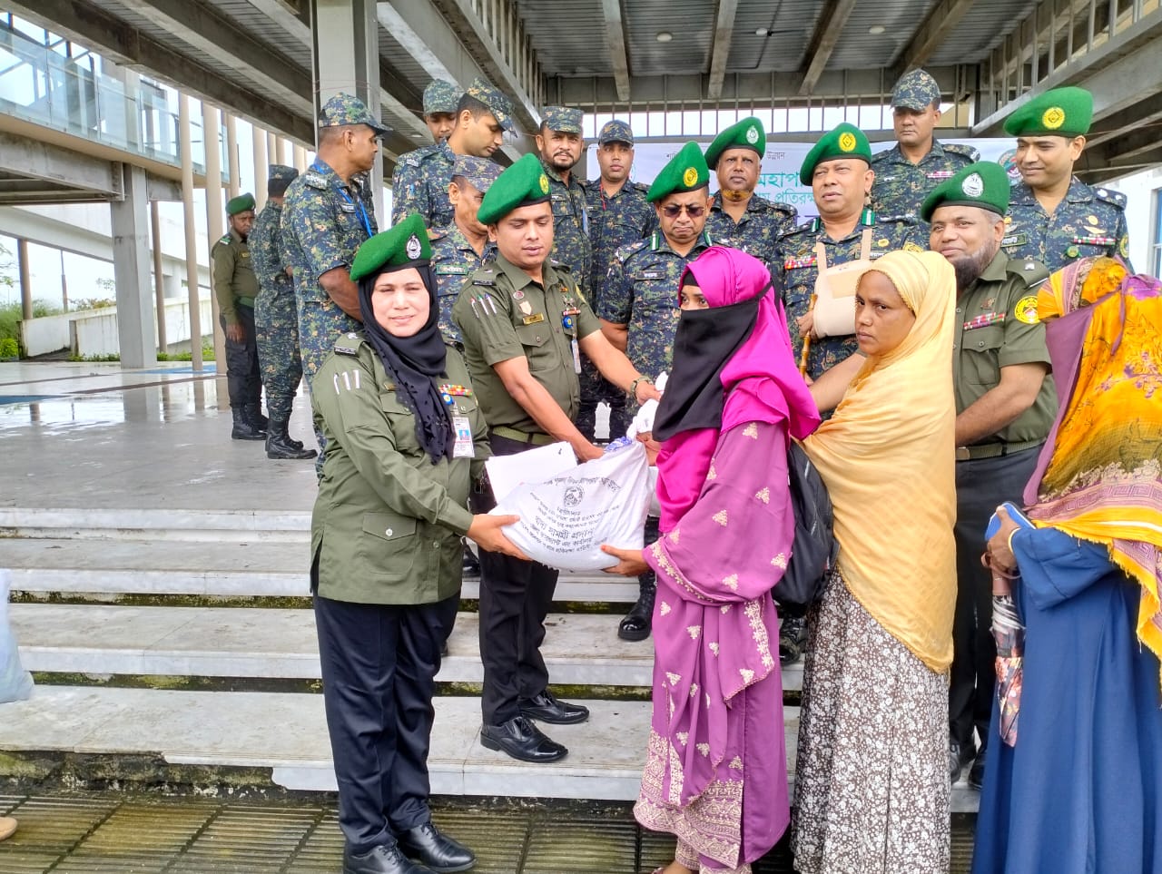 সাম্প্রতিক বন্যা-২০২৪ উপলক্ষে আনসার ও ভিডিপির পক্ষ থেকে ত্রান বিতরন।