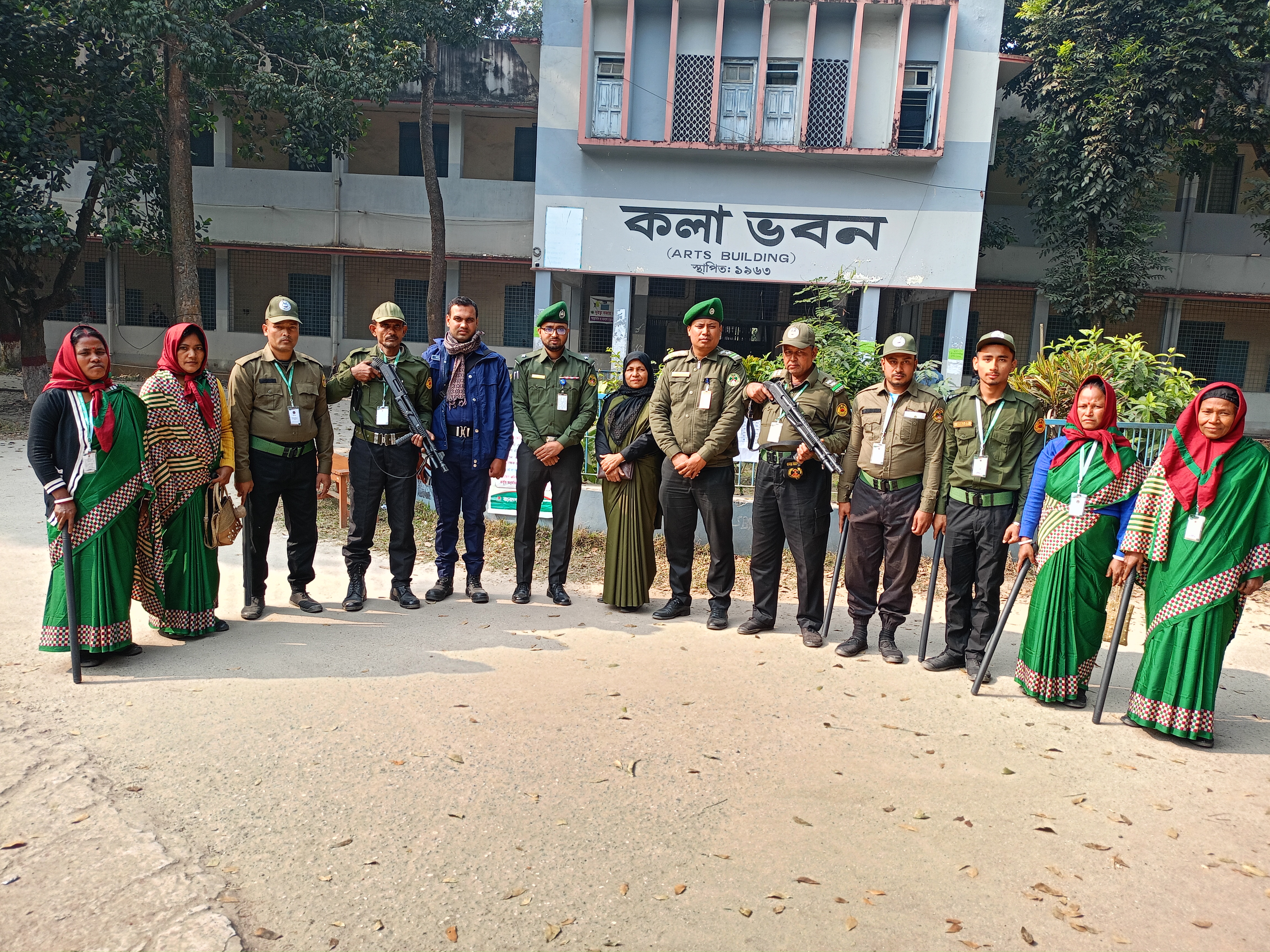 দ্বাদশ জাতীয় সংসদ নির্বাচনে ভোটকেন্দ্র পরিদর্শনের স্থিরচিত্র