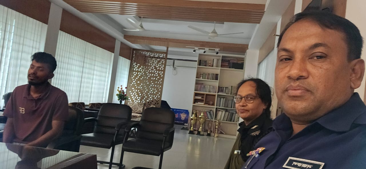 ১২ জুন ইউ,এন, ও মহোদয়ের অফিসে গ্রামপুলিশের ইন্টার ভিউ চলতেছে। ইন্টার ভিউ বোডের সভাপতি ইউ এন ও ৷ মহোদয় সদস্য সচিব উপজেলাআনসারও ভিডিপি কমকতা। ওসি এব ইন্জিনিয়ার ইনটারভিউ বোডের সদস্য ছিলেন।