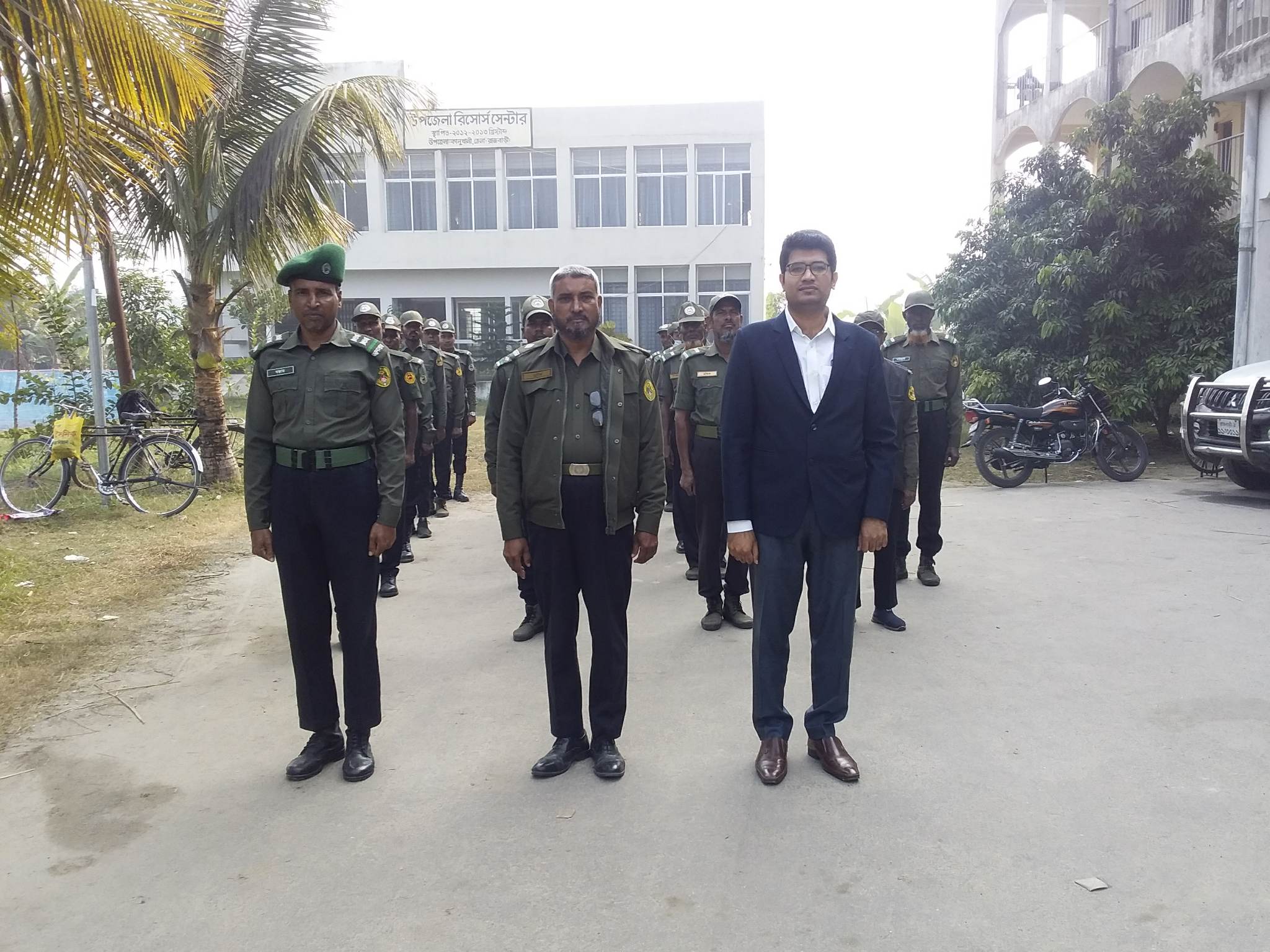 দায়িত্বরত অবস্থায় কালুখালী উপজেলার বোয়ালিয়া ইউনিয়নের খাগজানা মোড়ে