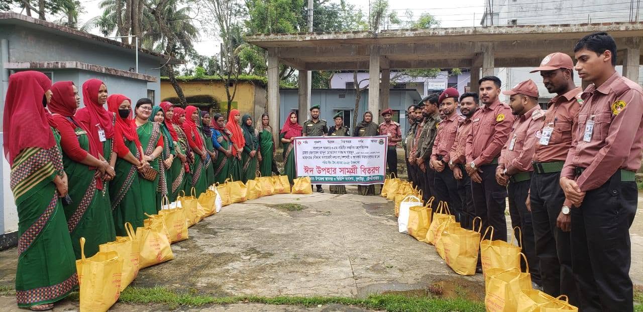 ইদ উপহার সামগ্রী বিতরণ