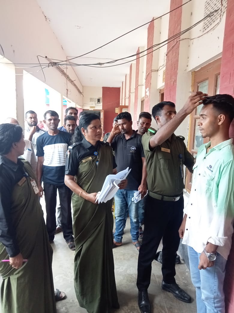 অস্ত্রসহ ভিডিপি মৌলিক প্রশিক্ষনের সদস্য বাছাই কার্যক্রম