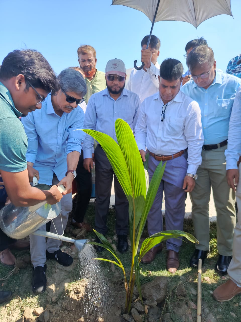 মৎস্য ও প্রাণিসম্পদ মন্ত্রনালয়ের মাননীয় উপদেষ্টার চকরিয়া উপজেলার রামপুর মৌজার ৪৮ একর প্রদর্শণী চিংড়ি খামার পরিদর্শন
