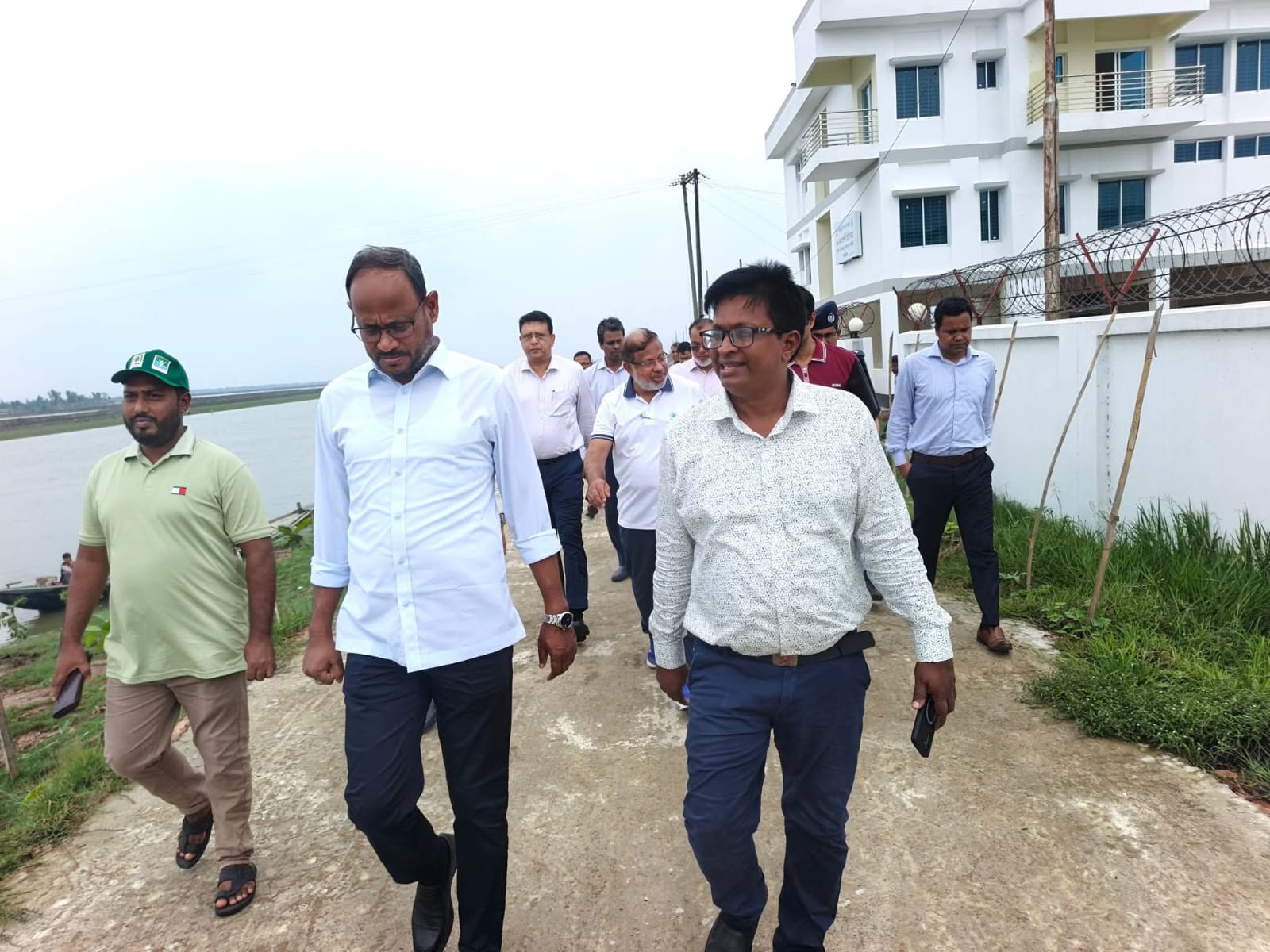 মৎস্য ও প্রাণিসম্পদ মন্ত্রনালয়ের মাননীয় প্রতিমন্ত্রীর চকরিয়া চিংড়ি এস্টেট পরিদর্শন