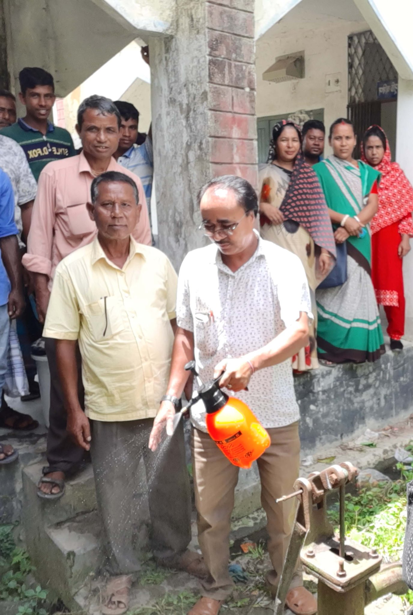 জীবনু নাশক ও পরিষ্কার পরিছন্নতা অভিযান উদ্ভোধন কালে