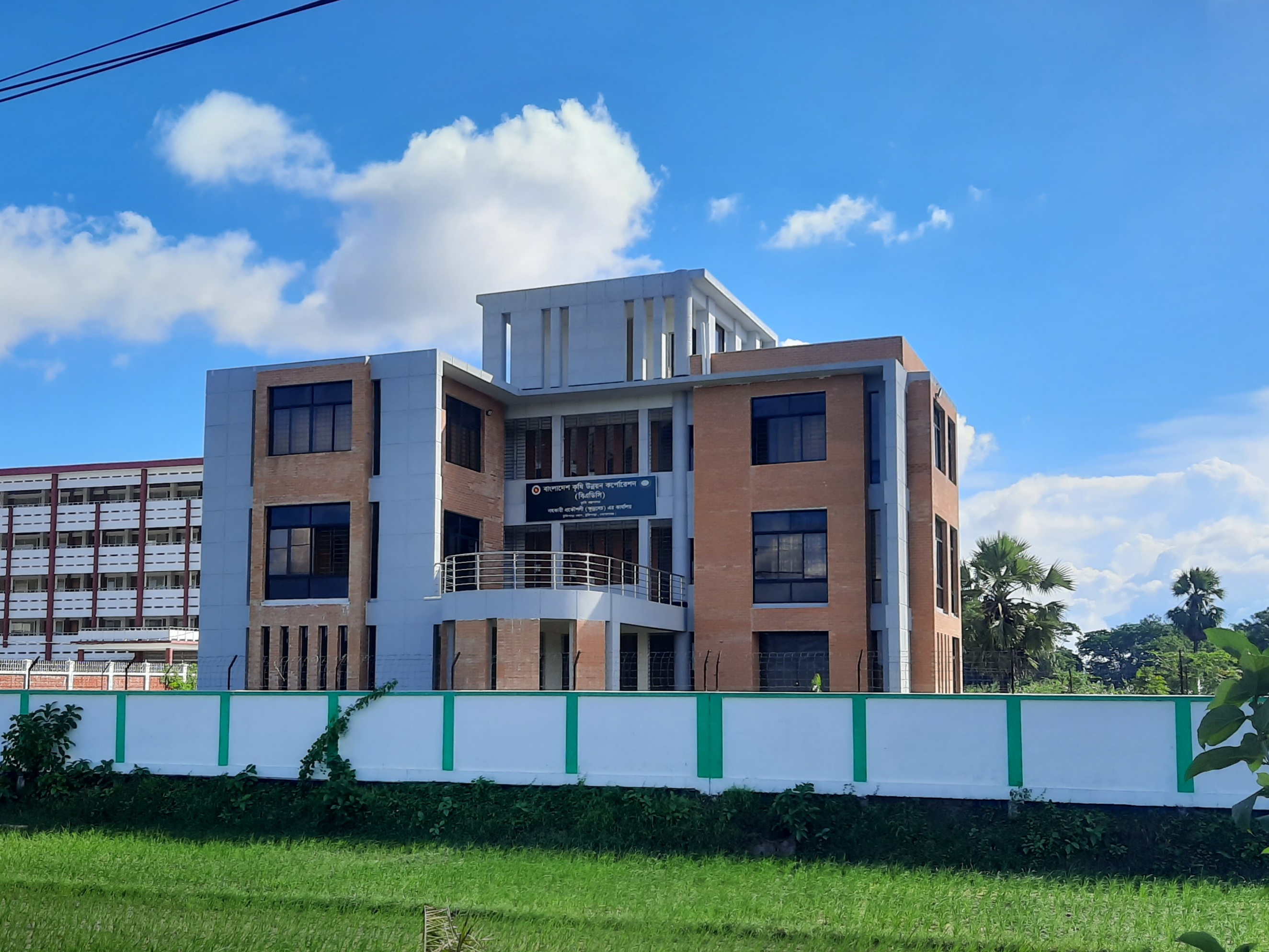 সেচ ভবন, বিএডিসি, টুঙ্গিপাড়া, গোপালঞ্জ।