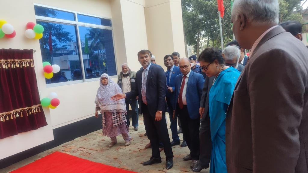 জনাব ওয়াহিদা আক্তার, মাননীয় সচিব, কৃষি মন্ত্রণালয় কর্তৃক বিএডিসি নবনির্মিত প্রশিক্ষণ কেন্দ্র কাম ডরমিটরি, দিনাজপুর উদ্ভোধনের একাংশ