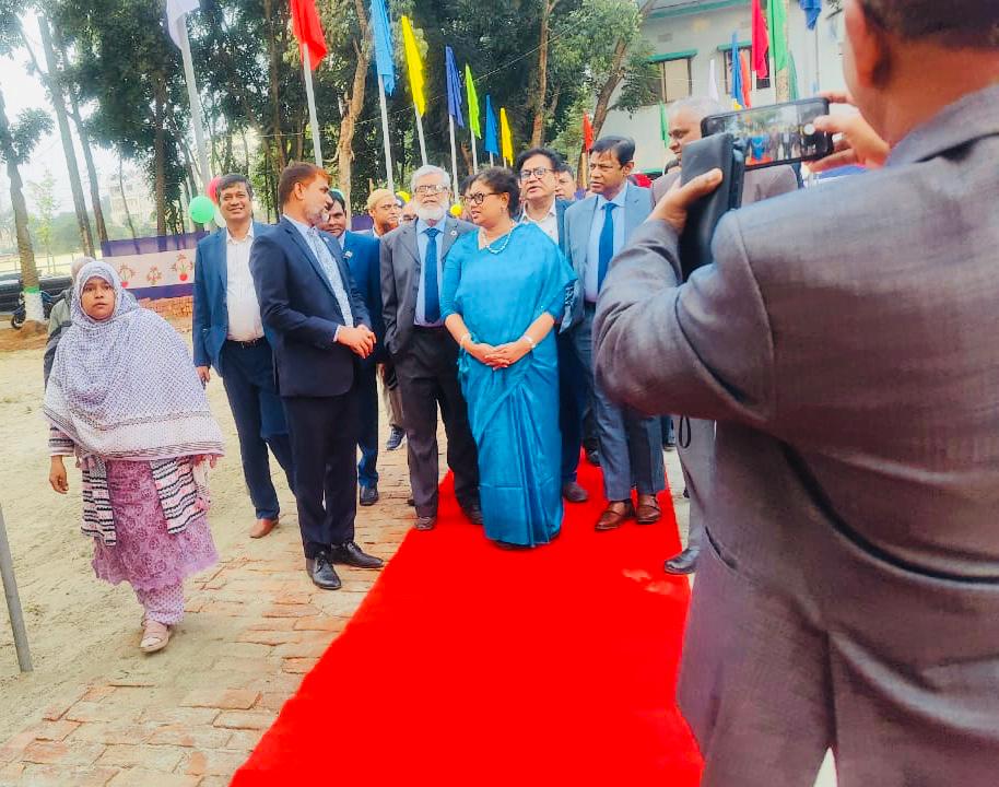 জনাব ওয়াহিদা আক্তার, মাননীয় সচিব, কৃষি মন্ত্রণালয় কর্তৃক বিএডিসি নবনির্মিত প্রশিক্ষণ কেন্দ্র কাম ডরমিটরি, দিনাজপুর উদ্ভোধনের একাংশ