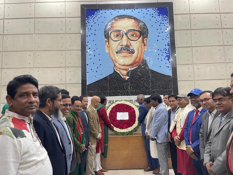 মহান বিজয় দিবস ২০২৩ যথাযথ মর্যাদায় উদযাপন উপলক্ষে বিএডিসি কর্তৃক বিএডিসিতে স্থাপিত বঙ্গবন্ধুর ম্যুরালে পুষ্পস্তবক অর্পণ