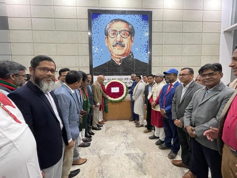 মহান বিজয় দিবস ২০২৩ যথাযথ মর্যাদায় উদযাপন উপলক্ষে বিএডিসি কর্তৃক বিএডিসিতে স্থাপিত বঙ্গবন্ধুর ম্যুরালে পুষ্পস্তবক অর্পণ