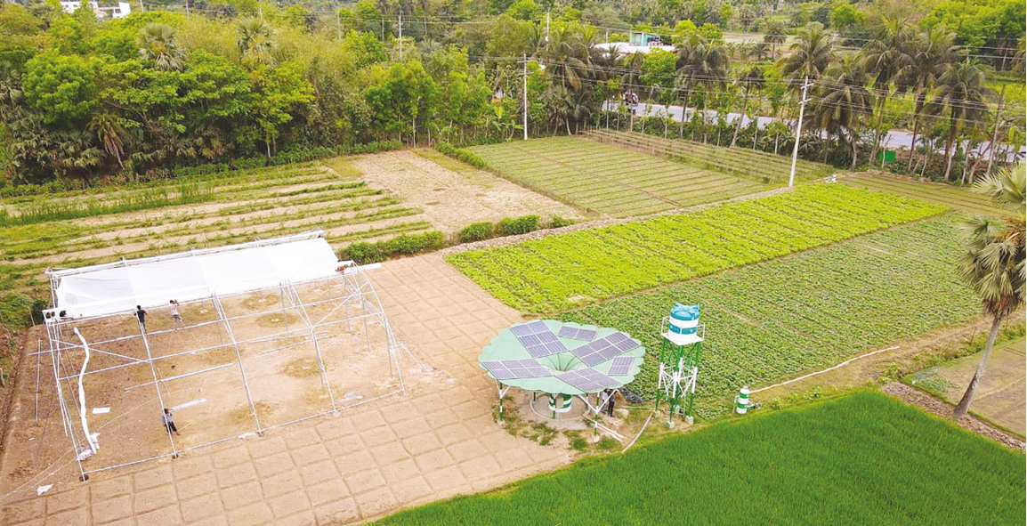 খুলনা জেলার ডুমুরিয়ার খর্নিয়া গ্রামে স্থাপিত সৌরশক্তি চালিত ডাগওয়েল (পাতকুয়া) ও পলিশেড।