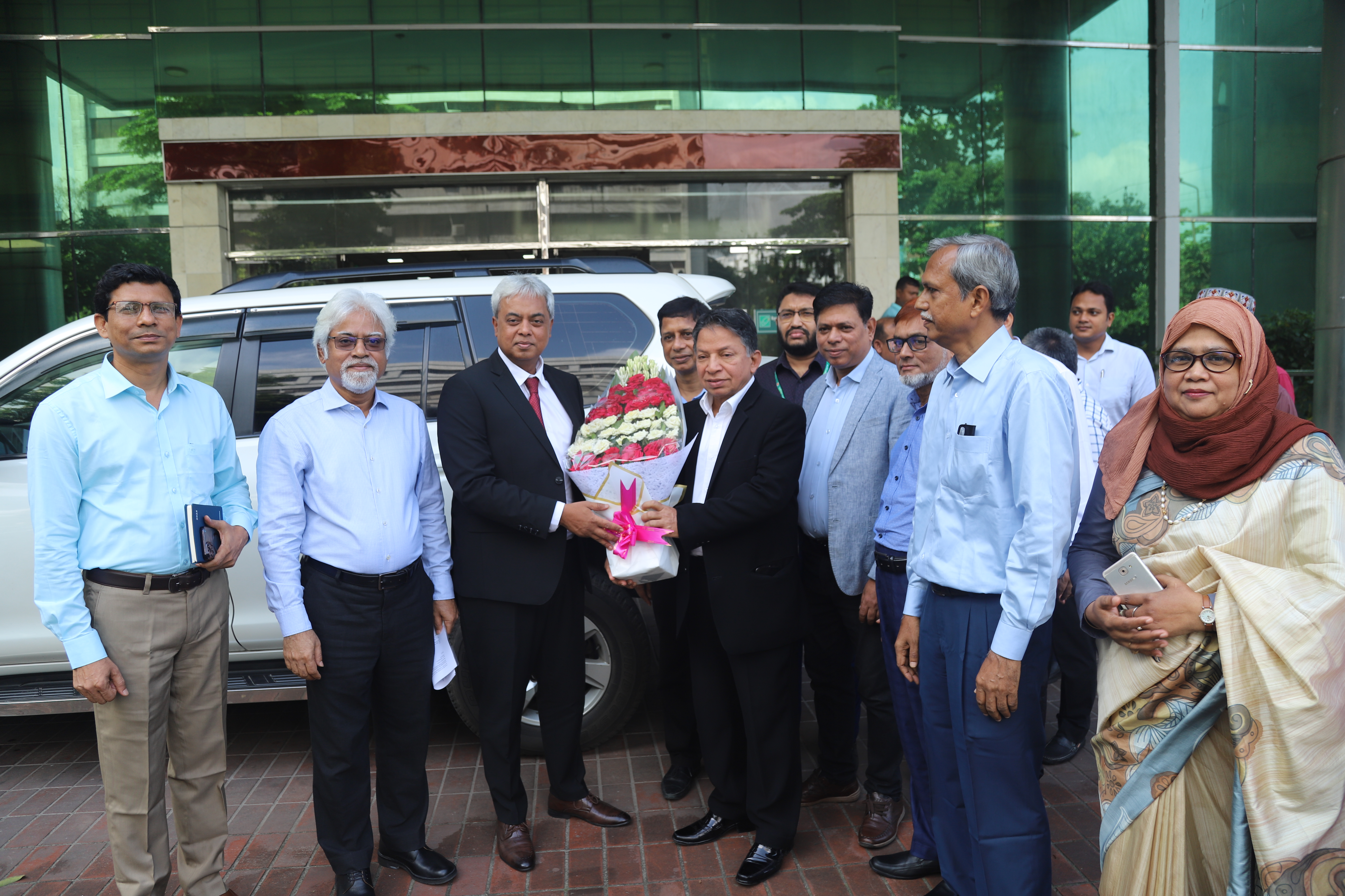 বাংলাদেশ পরমাণু শক্তি নিয়ন্ত্রণ কর্তৃপক্ষে আগমনের উপলক্ষে বিজ্ঞান ও প্রযুক্তি মন্ত্রণালয়ের মাননীয় সচিব মহোদয়কে কর্তৃপক্ষের পক্ষ থেকে ফুলের শুভেচ্ছা।