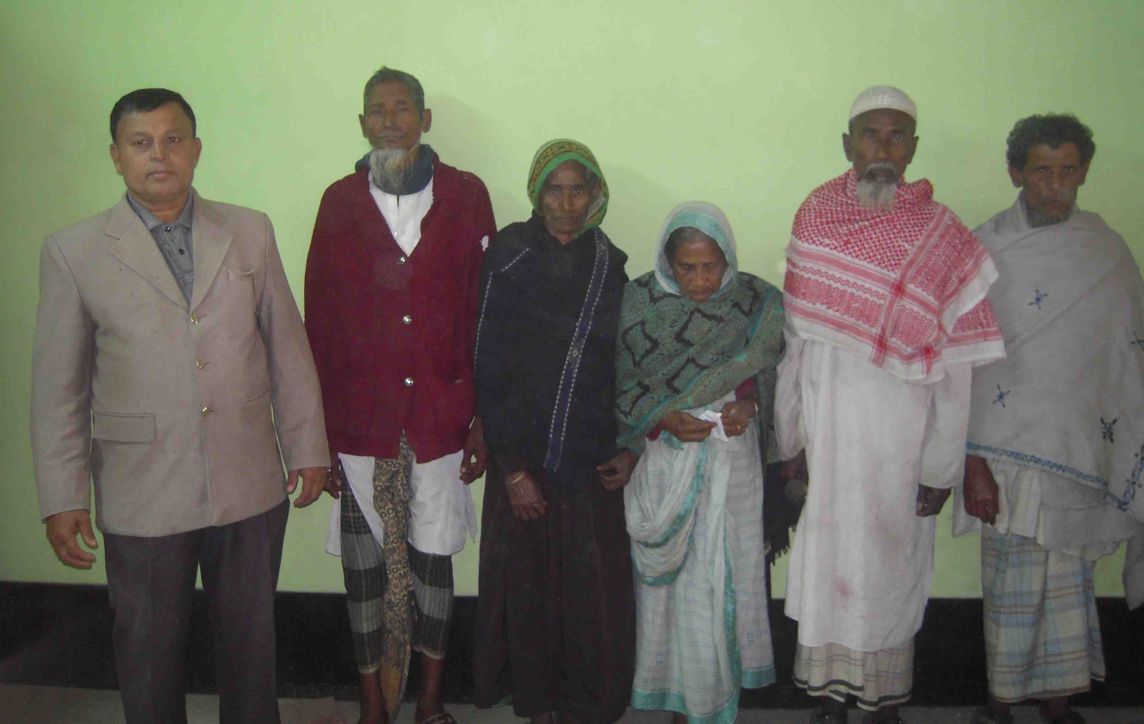 ২ নং ওয়ার্ডের তালিকা ভুক্ত বয়স্ক ভাতা ভোগীদের ছবি