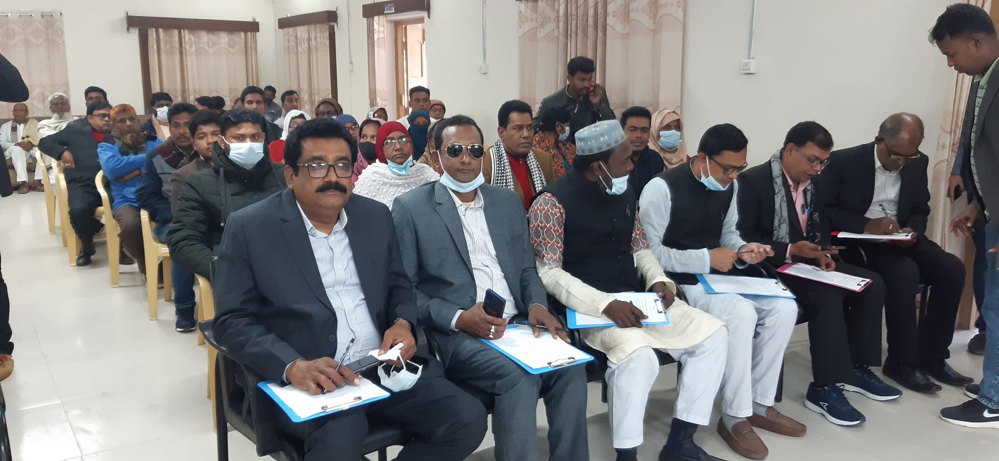 ইউনিয়ন পরিষদের চেয়ারম্যানের শপথ গ্রহনের ছবি