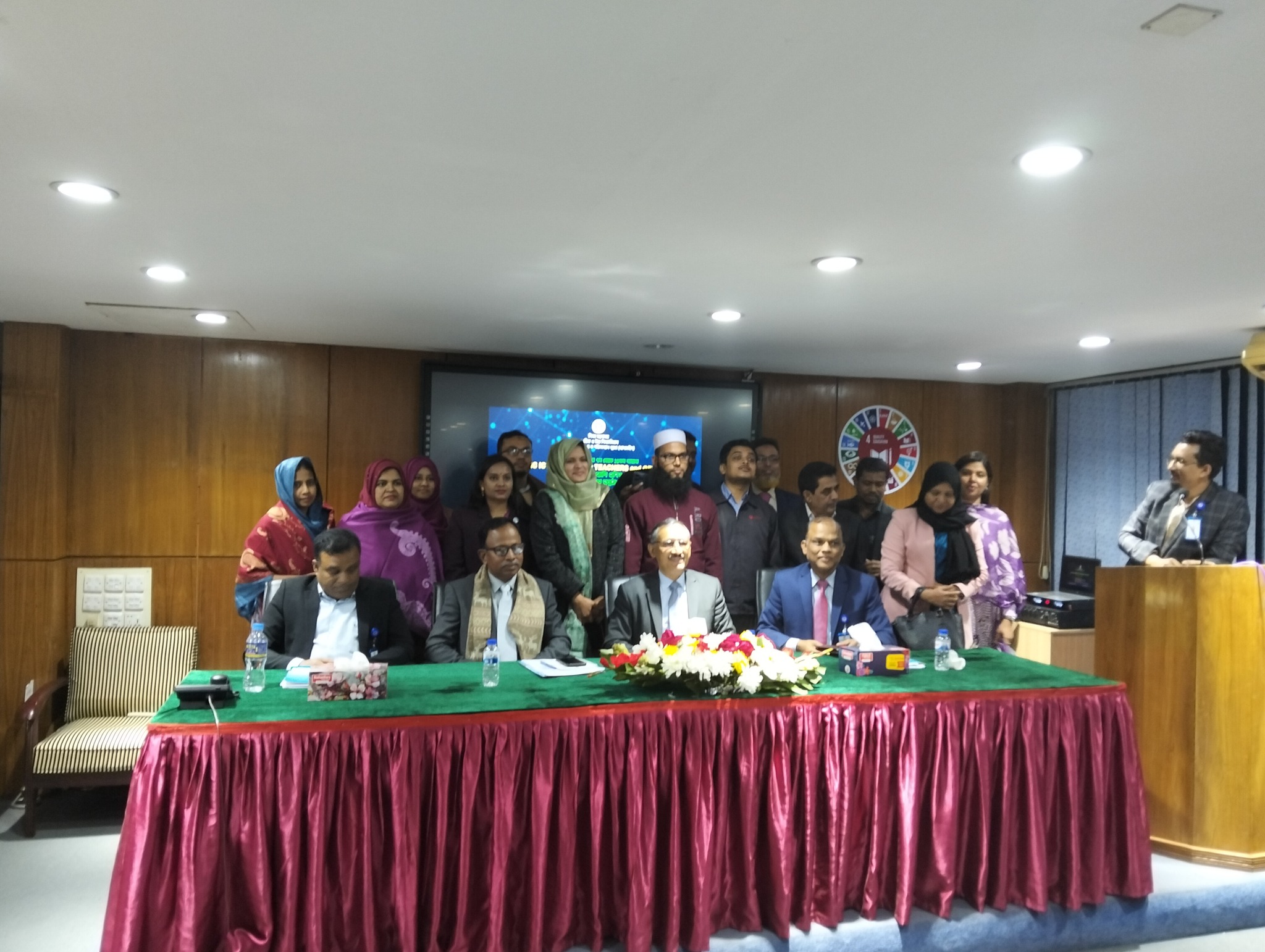 ব্যানবেইস কর্তৃক আয়োজিত Basic ICT Training for Teachers এর ২০২৪-২৫ অর্থ বছর এর ৯ম ব্যাচের সাথে  জনাব সিদ্দিক জোয়াবের, সিনিয়র সচিব, মাধ্যমিক ও উচ্চ শিক্ষা বিভাগ, শিক্ষা মন্ত্রনালয় ও ব্যানবেইস এর মহাপরিচালম জনাব মোঃ মজিবুর রহমান