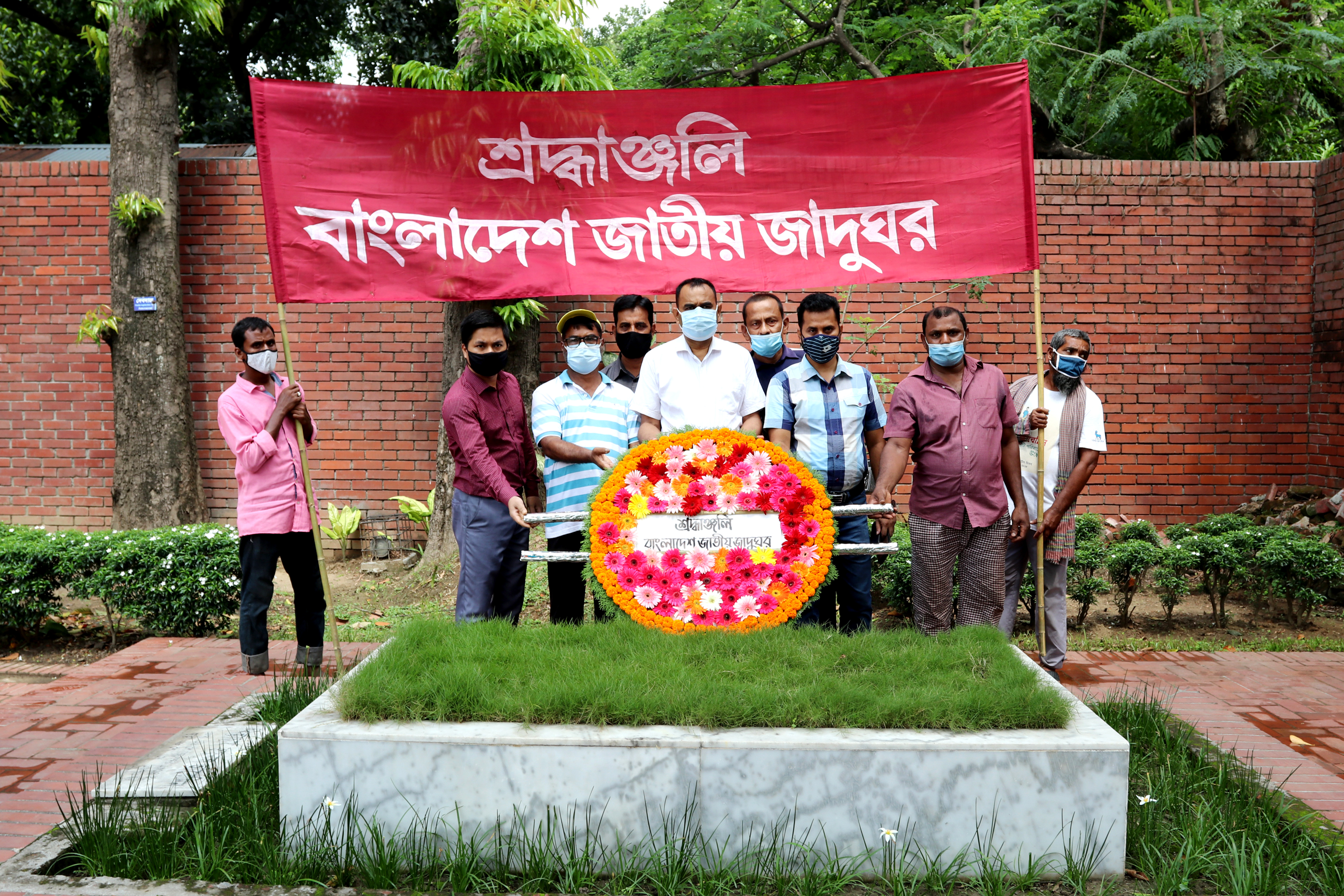 শিল্পাচার্য জয়নুল আবেদিনের মৃত্যুবার্ষিকীতে পুষ্পস্তবক অর্পণ