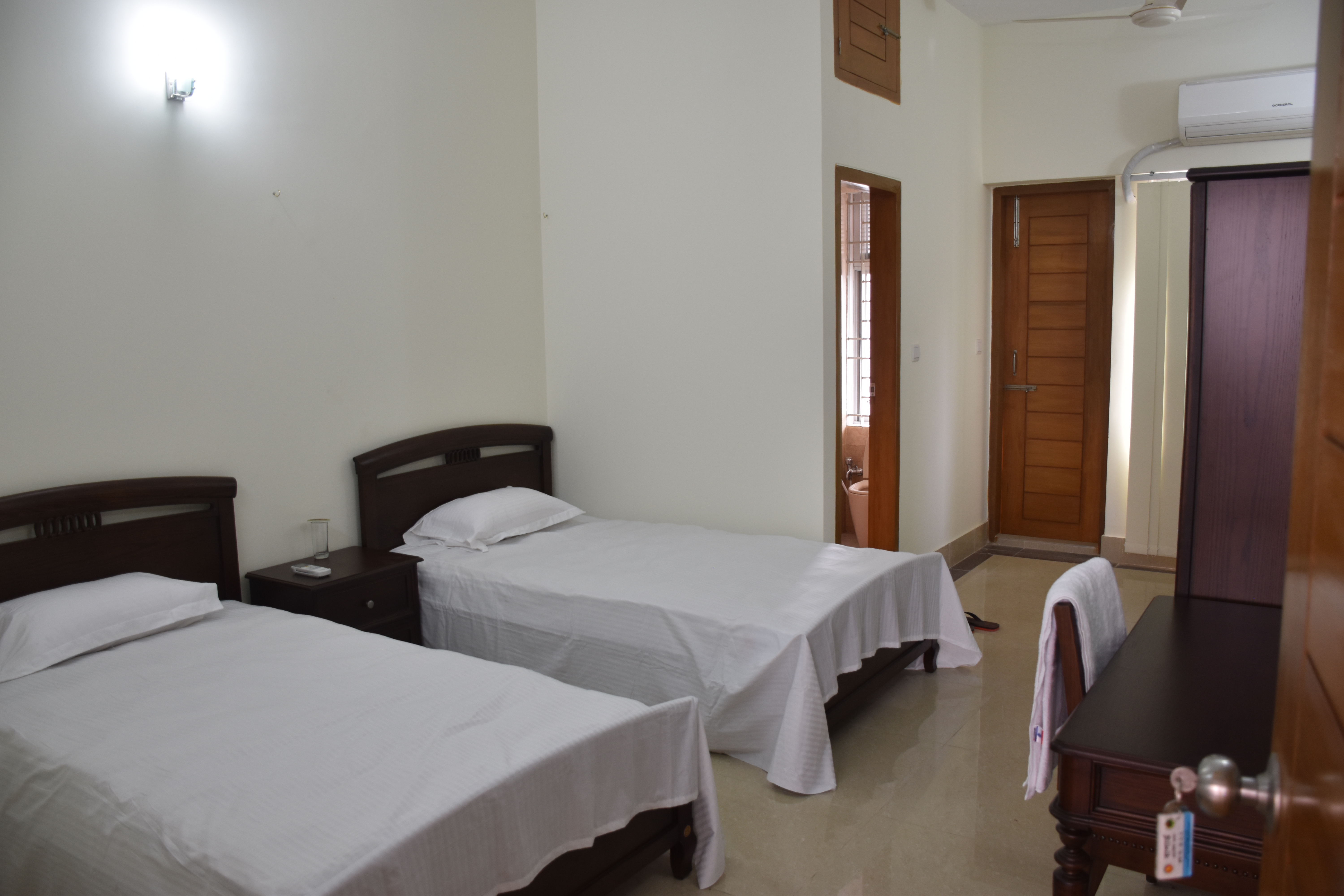 "পল্লী উন্নয়ন একাডেমি (গোপালগঞ্জ)" ১০ তলা নতুন হোস্টেল ভবনের এসি রুম