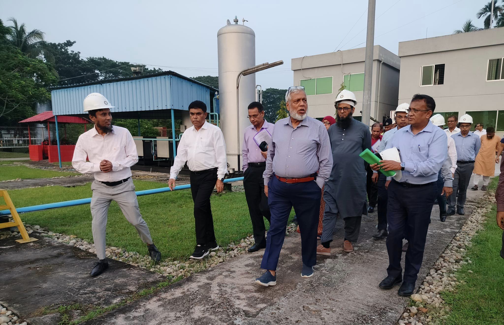 গত ০১/১১/২০২৪ তারিখে বিদ্যুৎ, জ্বালানি ও খনিজ সম্পদ মন্ত্রণালয়ের মাননীয় উপদেষ্টা মুহাম্মদ ফাওজুল কবির, জ্বালানি ও খনিজ সম্পদ বিভাগের সচিব মহোদয়, পেট্রোবাংলার চেয়ারম্যান মহোদয় ও বাপেক্সের ব্যবস্থাপনা পরিচালক মহোদয় বাপেক্সের আওতাধীন শাহবাজপুর গ্যাস ক্ষেত্র, ভোলা পরিদর্শন করেন